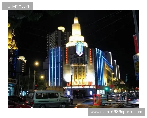 足球巨星畅游上海夜景感受城市魅力与文化交融